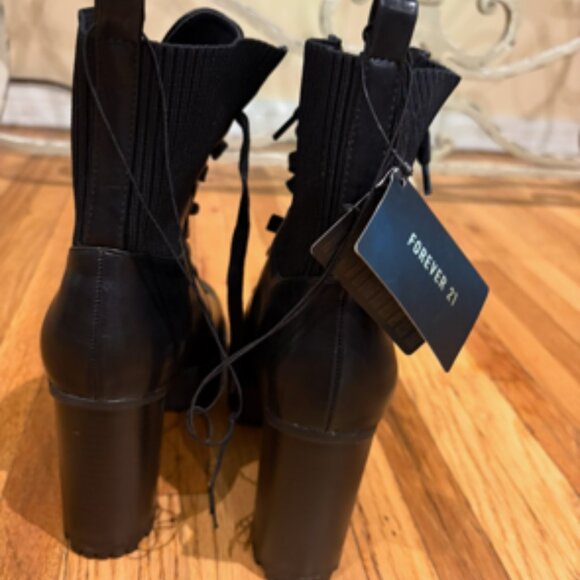 NWT Forever 21 Black Heeled Platform Combat Booties Size 8 - Picture 9 of 9